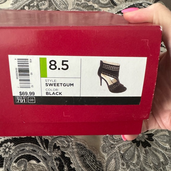 Jennifer Lopez Sweetgum Black Sandal Heels - Picture 5 of 5